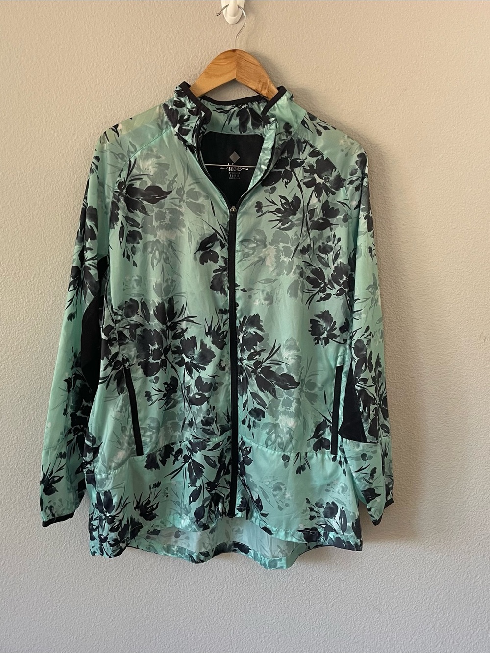 LuLaRoe Rise Collection mint/teal floral full-zip lightweight workout Jacket XL